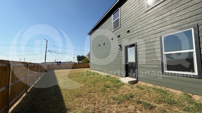 Building Photo - 8003 W Elizabeth Ln