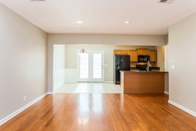 Building Photo - 306 Titans Cir