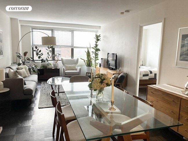 Foto del edificio - 305 E 40th St