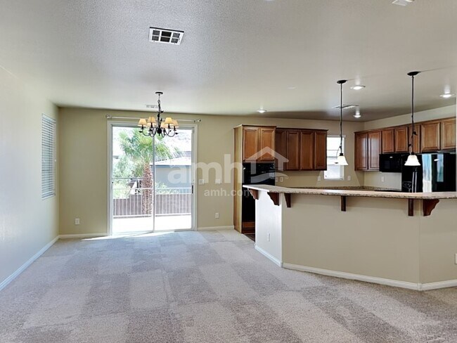 Foto del edificio - 10035 Hollis Mountain Ave
