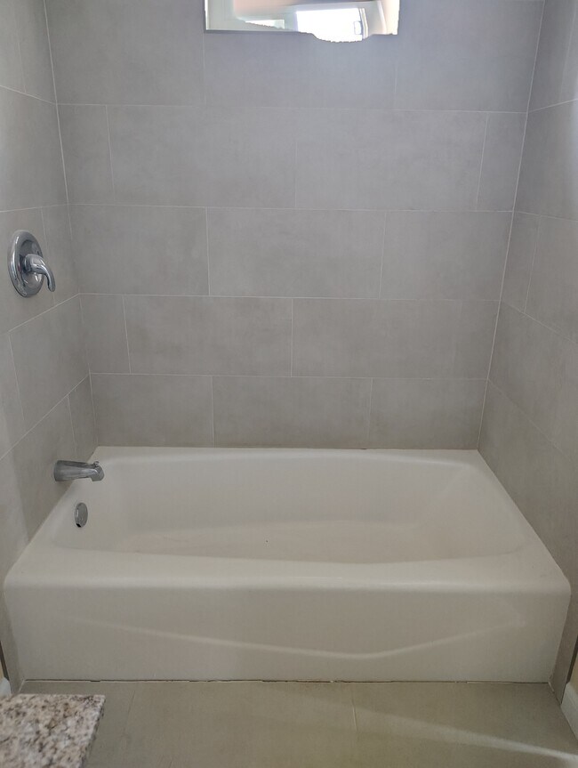 Foto del edificio - 966 Live Oak Cir