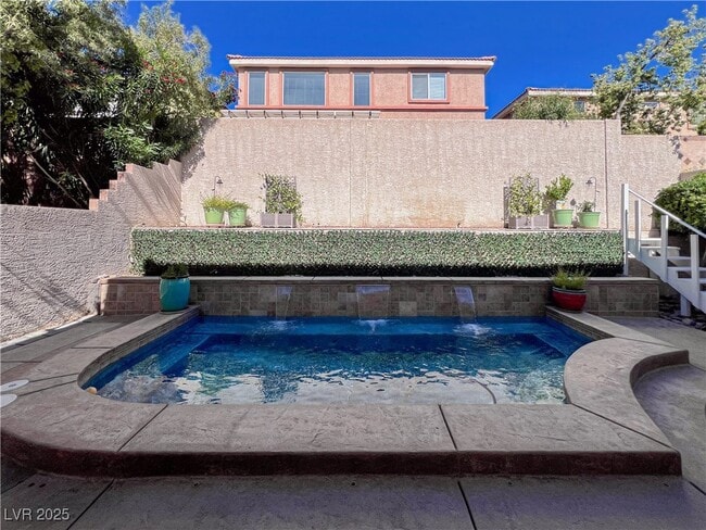 Building Photo - 541 Sierra Morena St