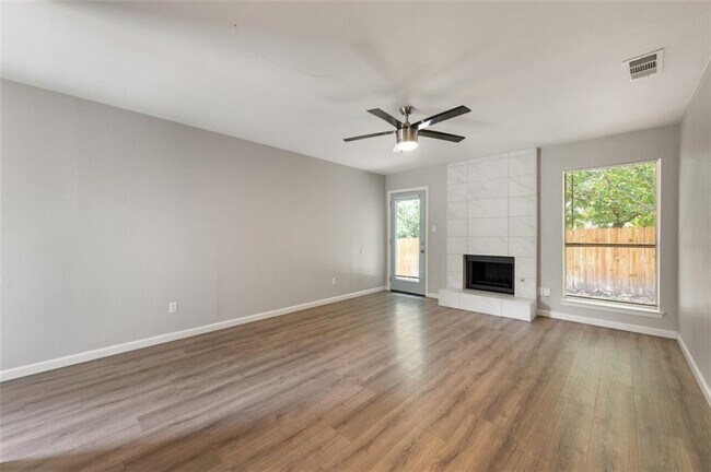 Building Photo - 2404 Burleson Ct