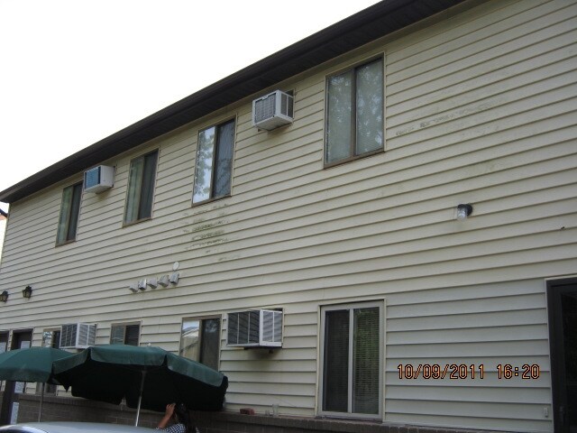 Regresar Foto del edificio - 322 Ashlawn Dr
