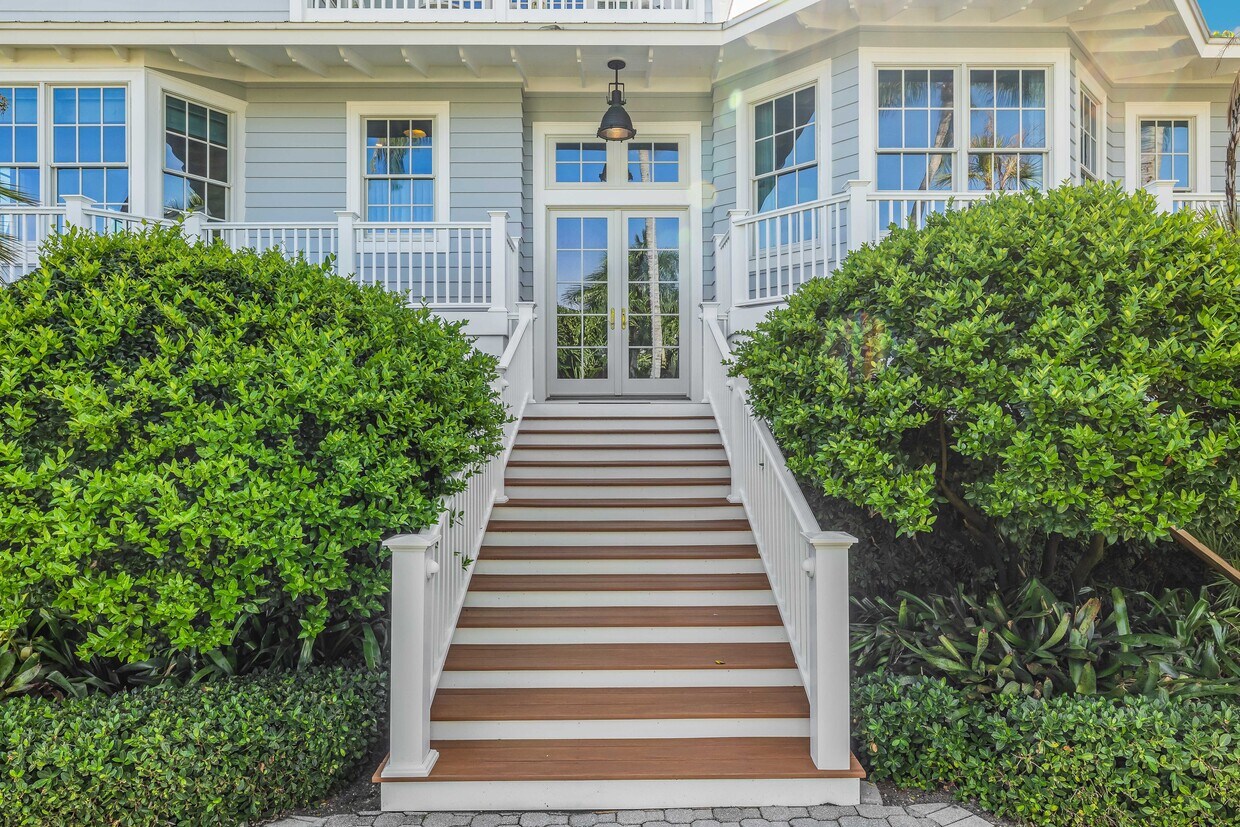 Primary Photo - 16260 N Island Ct