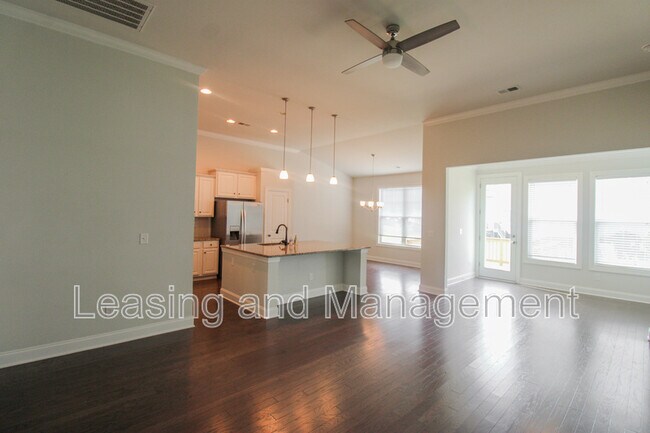 Building Photo - 333 Turnstone St