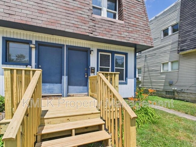 Building Photo - 533 Gage St