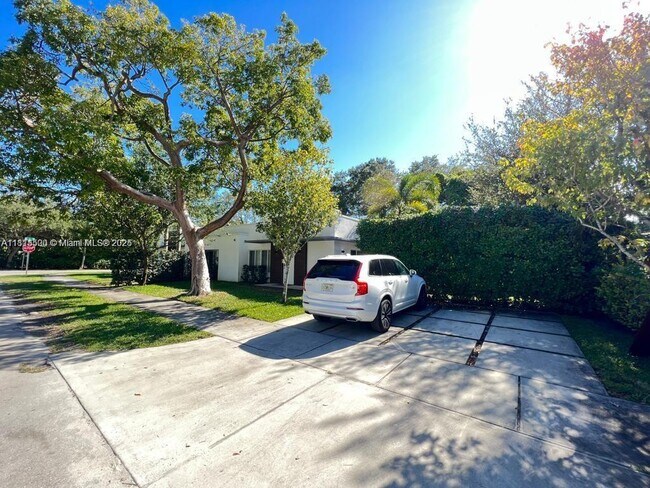 Foto del edificio - 9634 NW 2nd Ave
