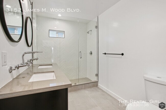 Foto del edificio - 3152 James M Wood Blvd