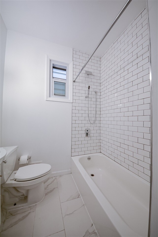 Building Photo - 133 W 28th St