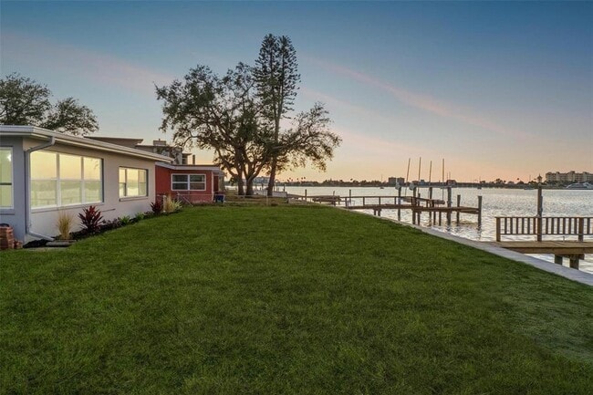 Building Photo - 7160 Shore Dr S