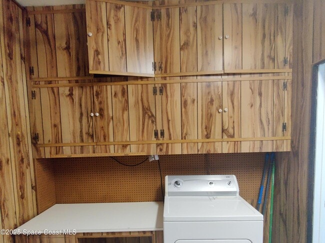 Building Photo - 700 Lund Cir