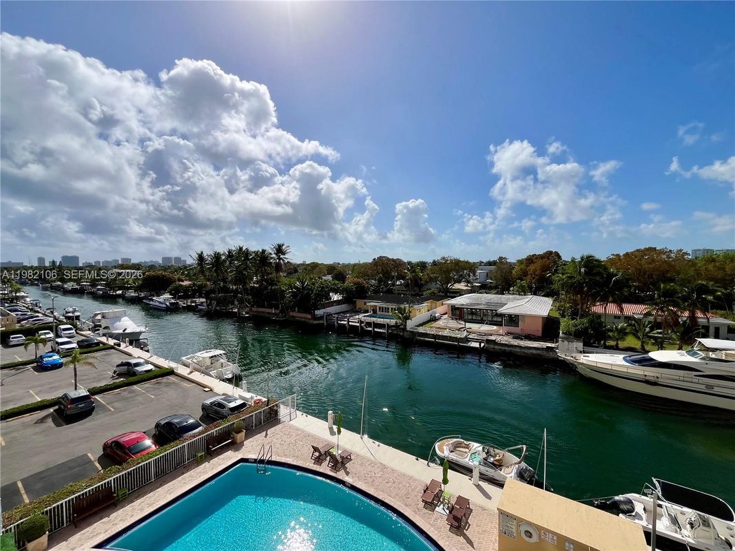 Building Photo - 2020 NE 135th St