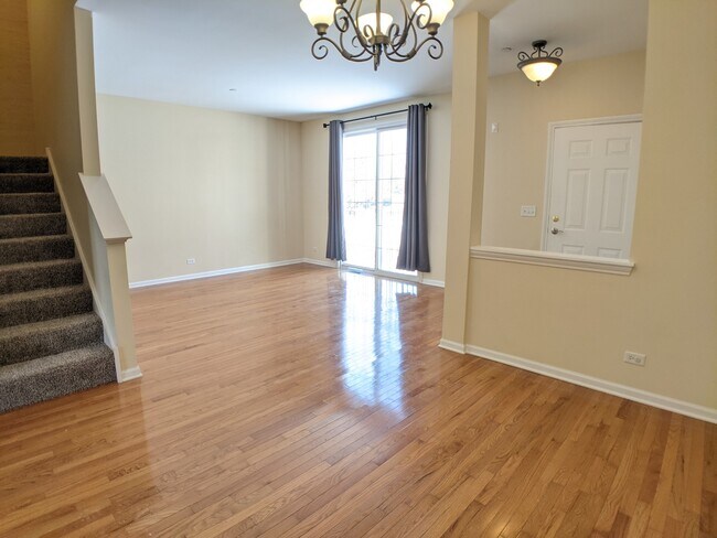 Foto del edificio - 385 Bradbury Ln