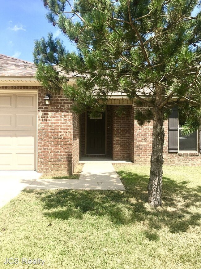 Building Photo - 3 br, 2 bath House - 323 S Oak Street