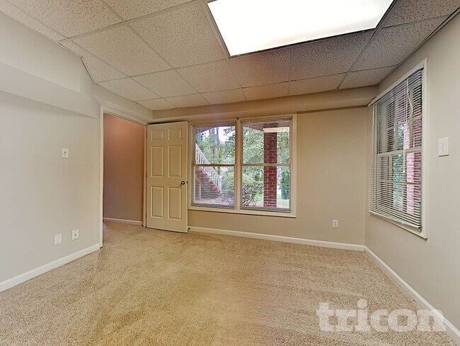Foto del edificio - 1516 Maple Ridge Dr