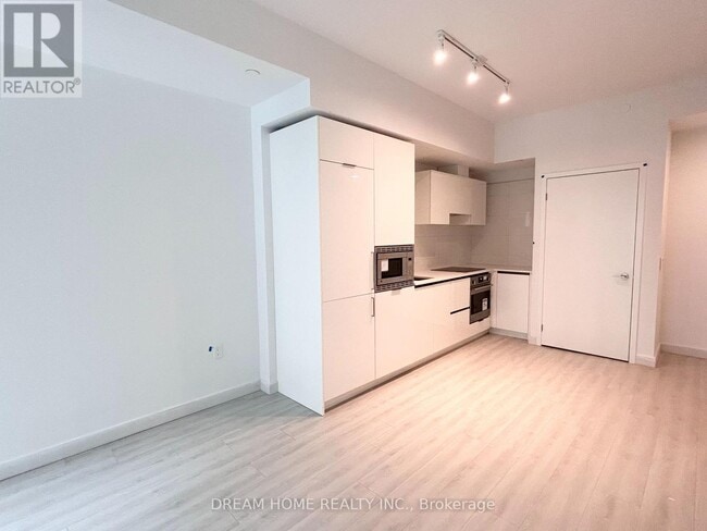 Building Photo - 121 St Patrick St