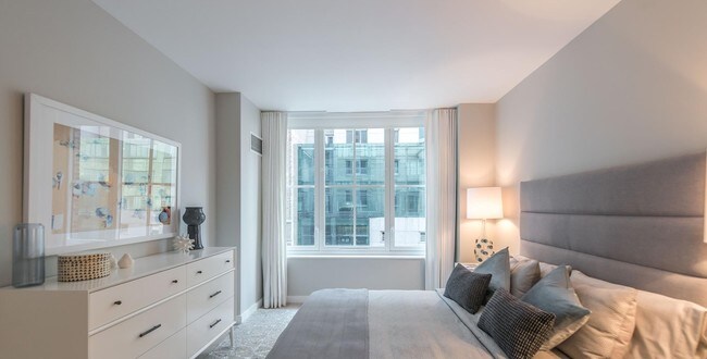 Building Photo - 535 W 43rd St