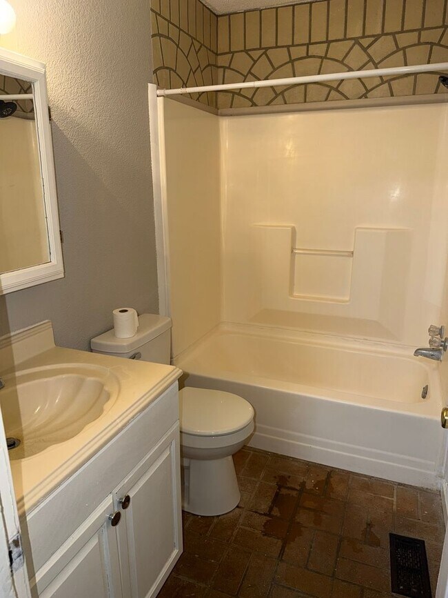Foto del edificio - 3 Bedroom Plain Local Ranch