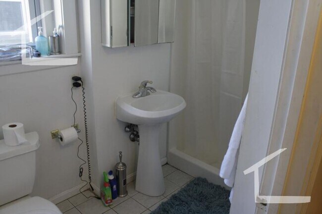 Foto del edificio - BU Brookline Area Spacious 5b/2b Large  Rooms, These don't last long  Hurry!