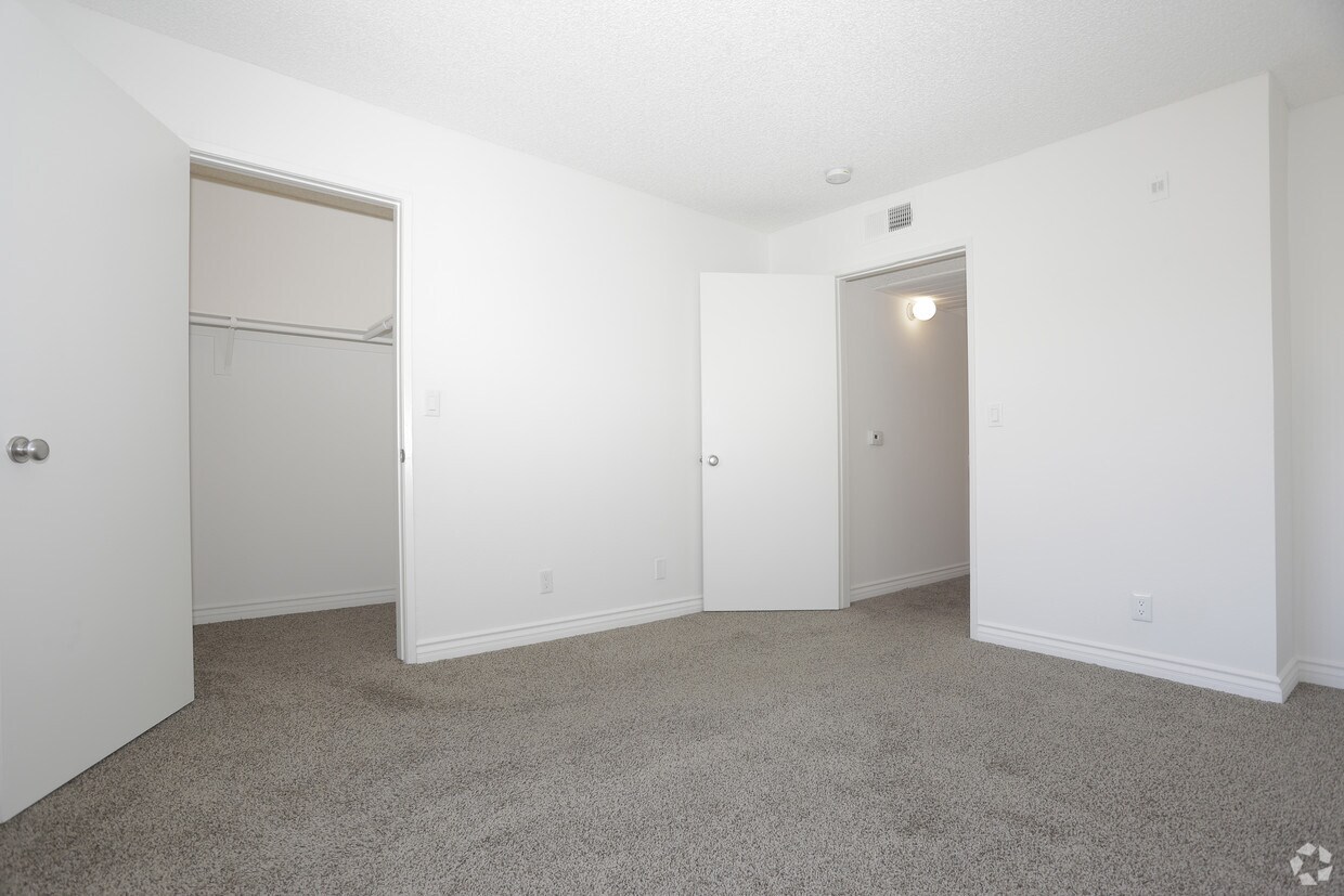 Crenshaw Townhouse Apartments in Los Angeles, CA Westside Rentals