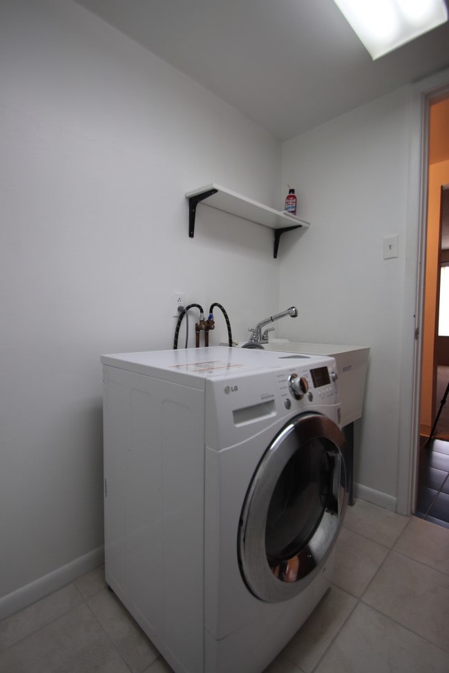 2120 Greentree Rd Unit 311, Pittsburgh, PA 15220 Condo for Rent in Pittsburgh, PA