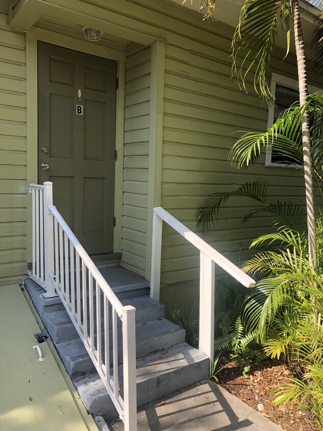 Front - 14343 Walsingham Rd