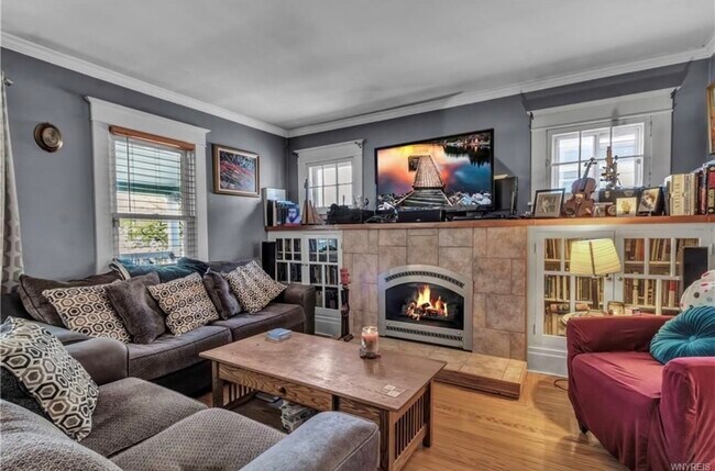Building Photo - 558 Linden Ave