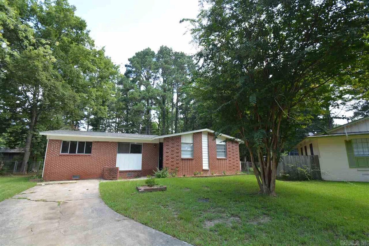 Primary Photo - 6 Wynne Cir