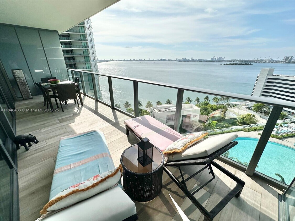 Foto principal - 650 NE 32nd St