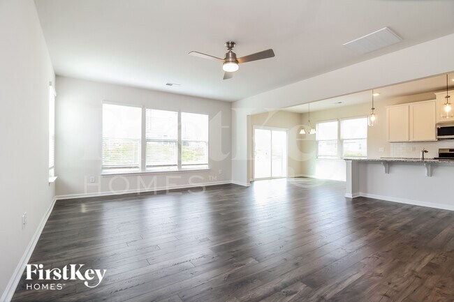 Foto del edificio - 806 Birchcrest Wy