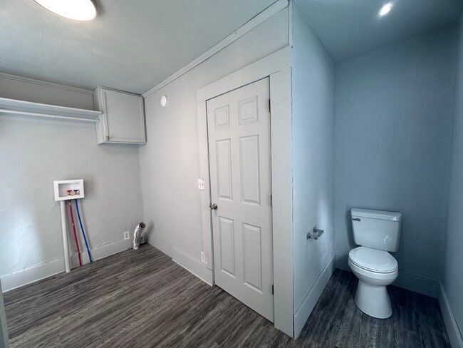 Building Photo - 607 Penn-E