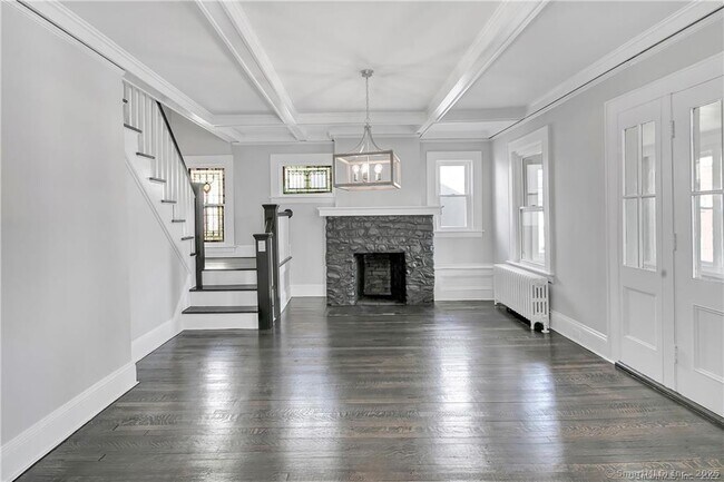 Building Photo - 2065 Barnum Ave