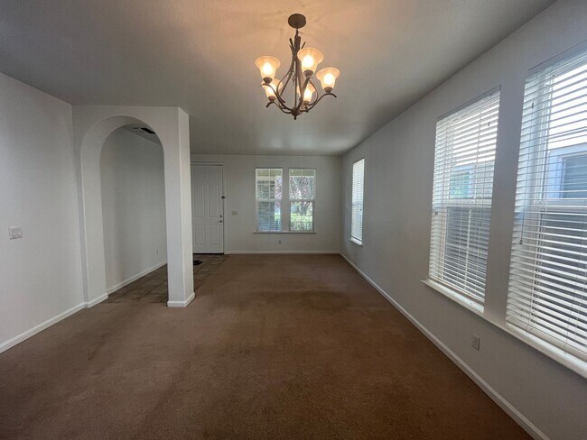 Building Photo - 6 Bedroom, 3 Bathroom Executive Anatolia H...