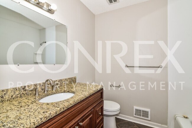 Foto del edificio - Wonderful Brick Raised Ranch in Sycamore H...