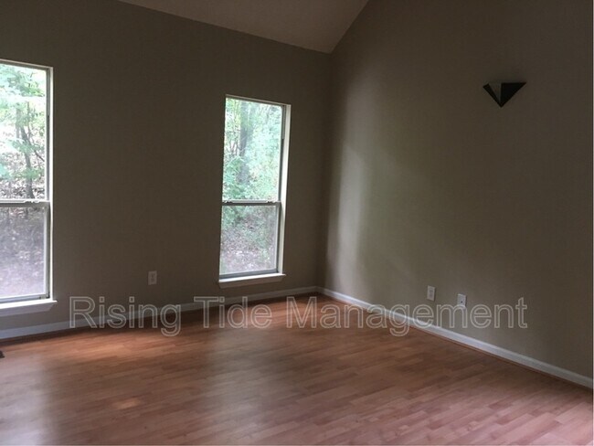 Building Photo - 1115 Ridge Dr