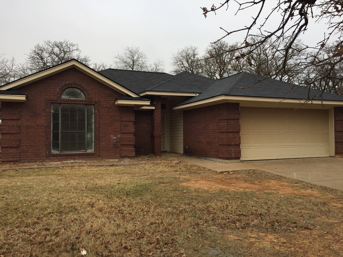 Foto principal - "Burleson Texas Homes for Rent" 1 ACRE FEN...