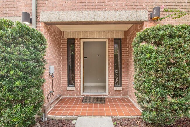 Building Photo - 2504 Brinkman St