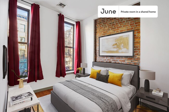 Room in Shared 4 bed/1.5 bath home - Room in Shared 4 bed/1.5 bath home