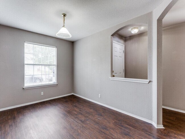 Building Photo - 105 Loryn Dr