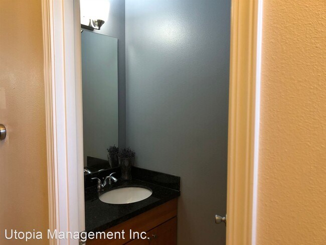 Building Photo - 5 br, 2.5 bath House - 4068 S. 160th Place