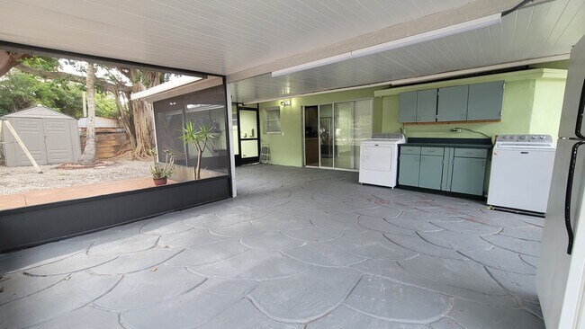 Foto del edificio - 664 Colson Dr