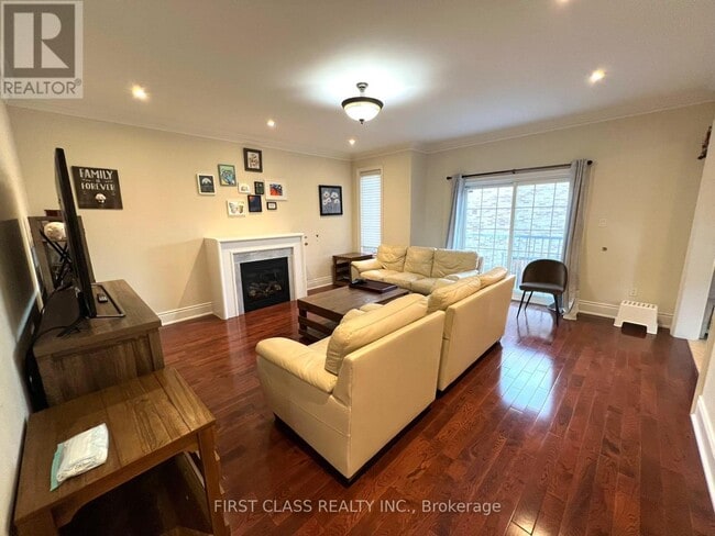 Building Photo - 826 Wingarden Crescent