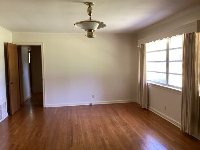 Living Room. - 2679 Highway 105