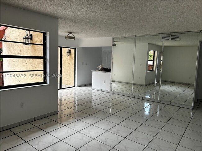 Building Photo - 301 W Park Dr