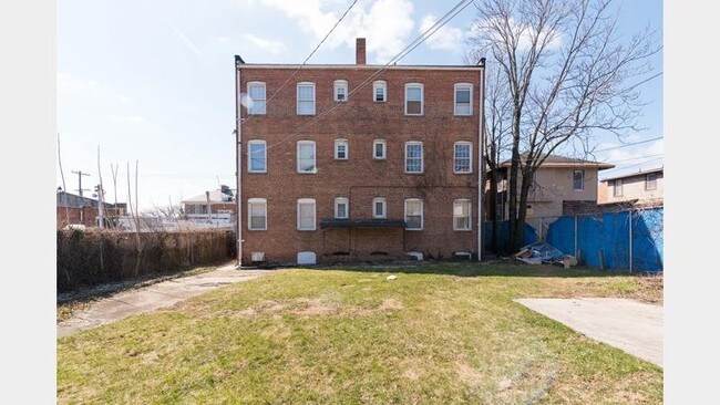 Foto del edificio - 4806 Liberty Heights Ave