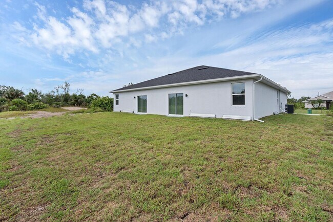 Foto del edificio - Brand new Duplex stocked with upgrades
