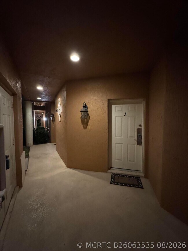 Foto del edificio - 8246 Mulligan Cir