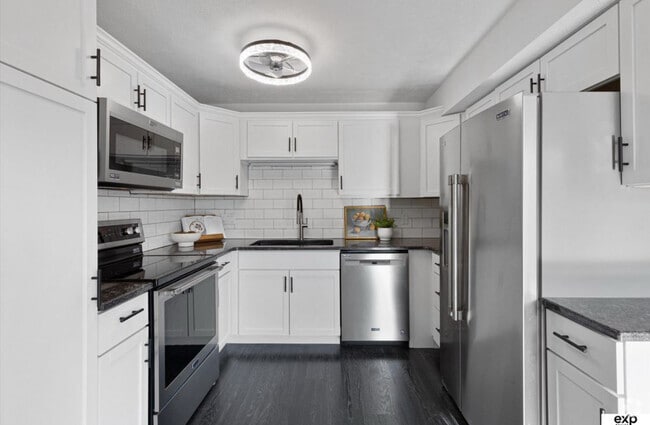 Building Photo - 12727 Woodcrest Plz