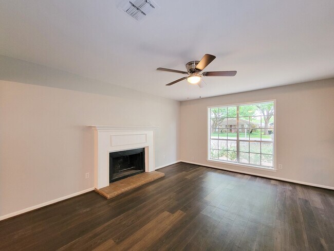 Foto del edificio - 1803 Cypress Dr